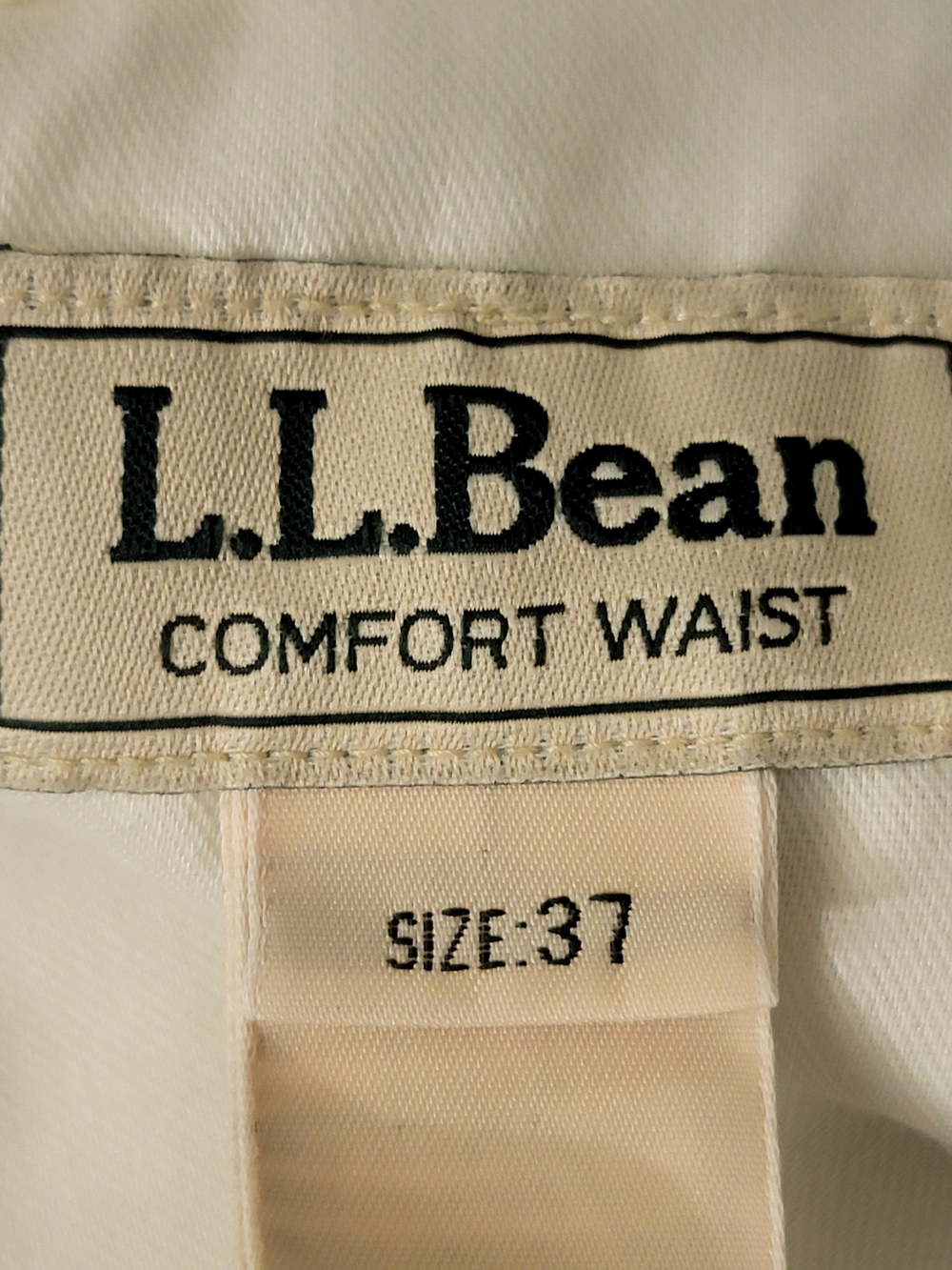 L.L. Bean Comfort Waist Men's Flat-Front Shorts Size 37 - Picture 2 of 9